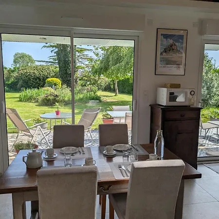A L'ombre Du Mont Saint Michel - Bed & Breakfast, D'hotes Frühstückspension